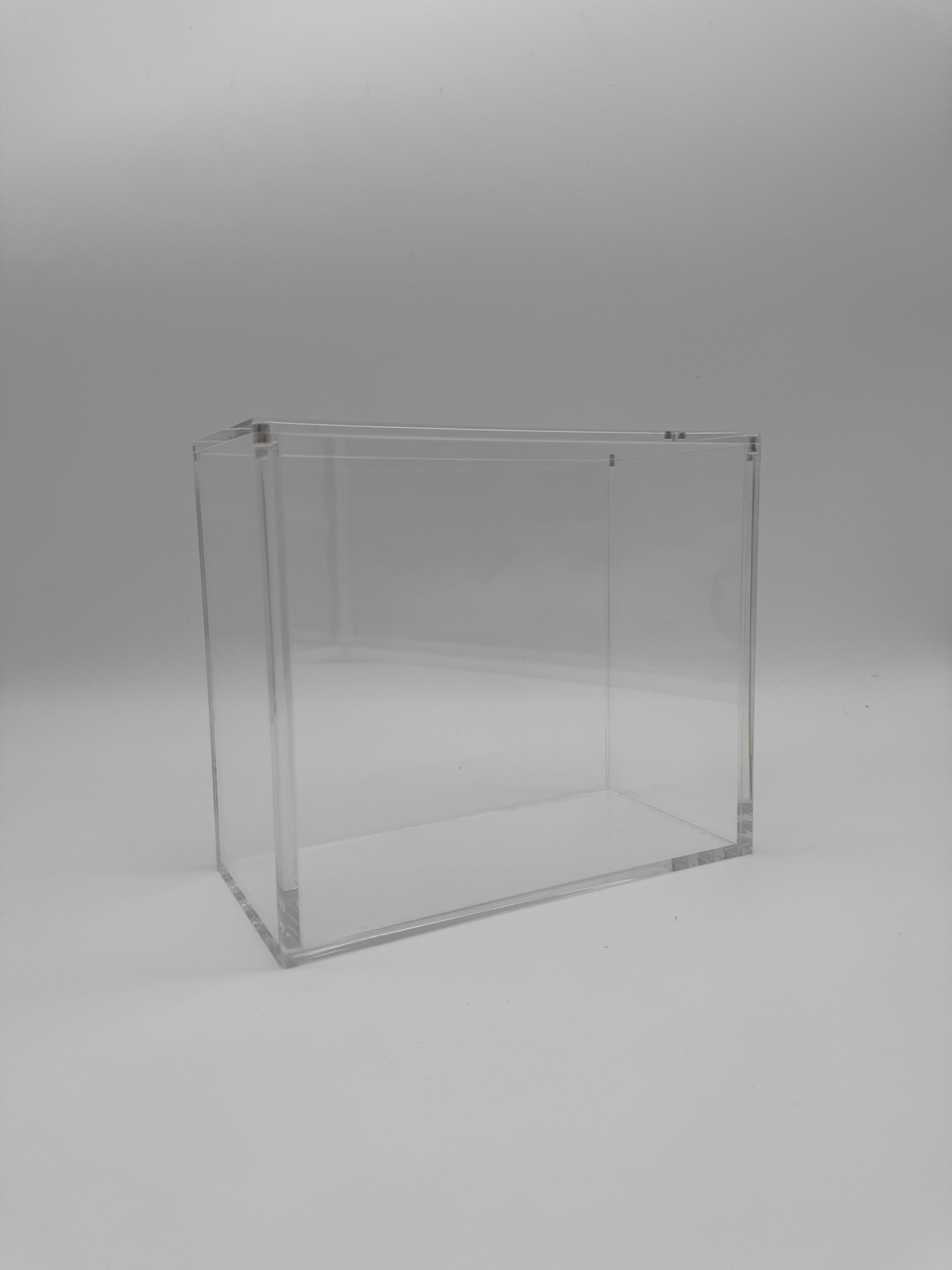 Protection acrylique magnétique Protech pour ETB Pokémon, produit idéal pour protéger vos coffrets sur Sneyzencorp.com