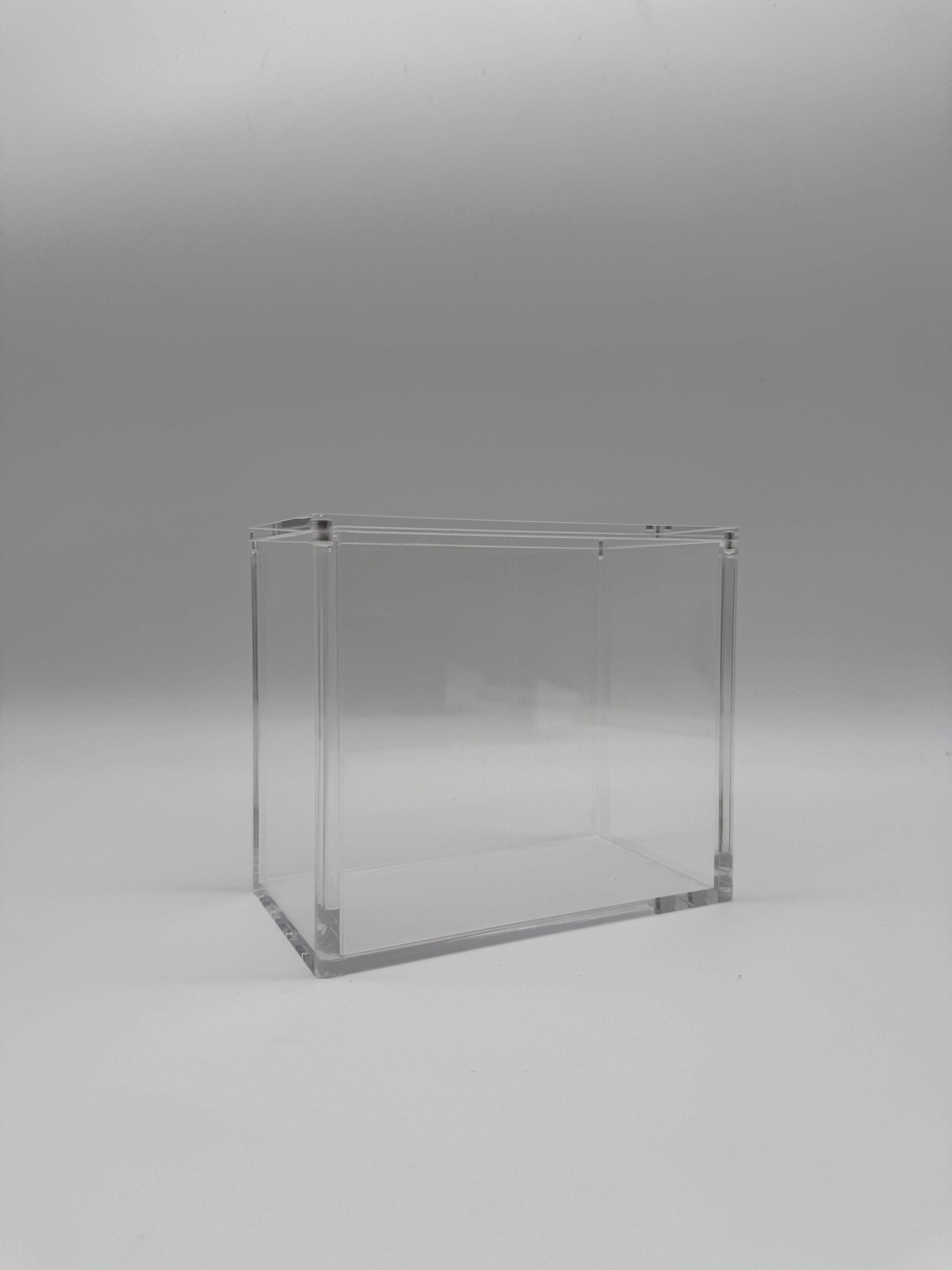 Protection acrylique magnétique Protech pour Display Pokémon FR, produit pour protéger vos displays sur Sneyzencorp.com