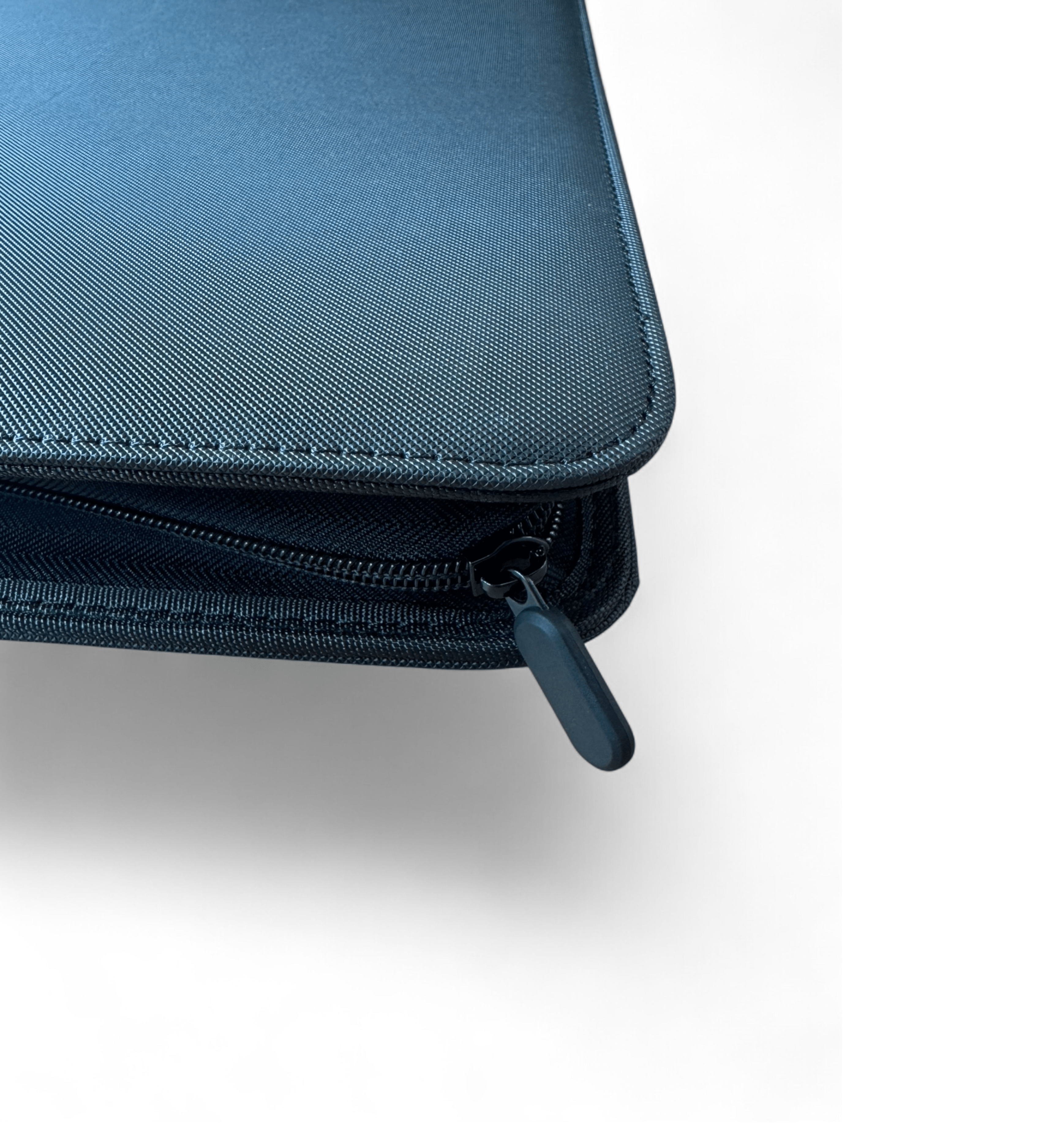 Binder Toploaders Noir Sneyzen Corp. - Classeur Rigide avec Zip pour Cartes Pokémon - sneyzencorp